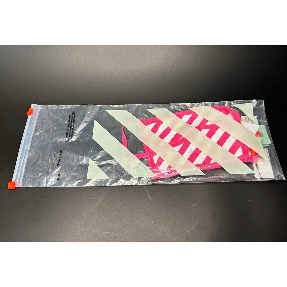 OFF-WHITE Diagonal Graphic Print Face Mask Fuchsia/white - Picture 2 of 2